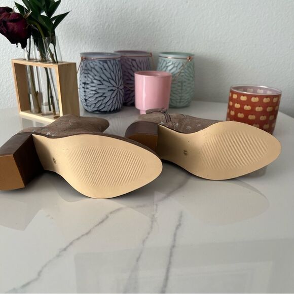 Steve Madden Star Embellished Booties, Size 5.5, Cream Suede Silver Star… - Picture 7 of 9